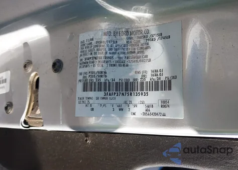 2005 Ford Focus Zx5 from USA, damaged, VIN 3FAFP37N75R135935